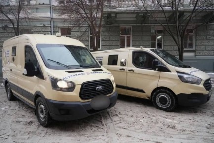 Губернатор Астраханской области передал на СВО инкассаторские автомобили