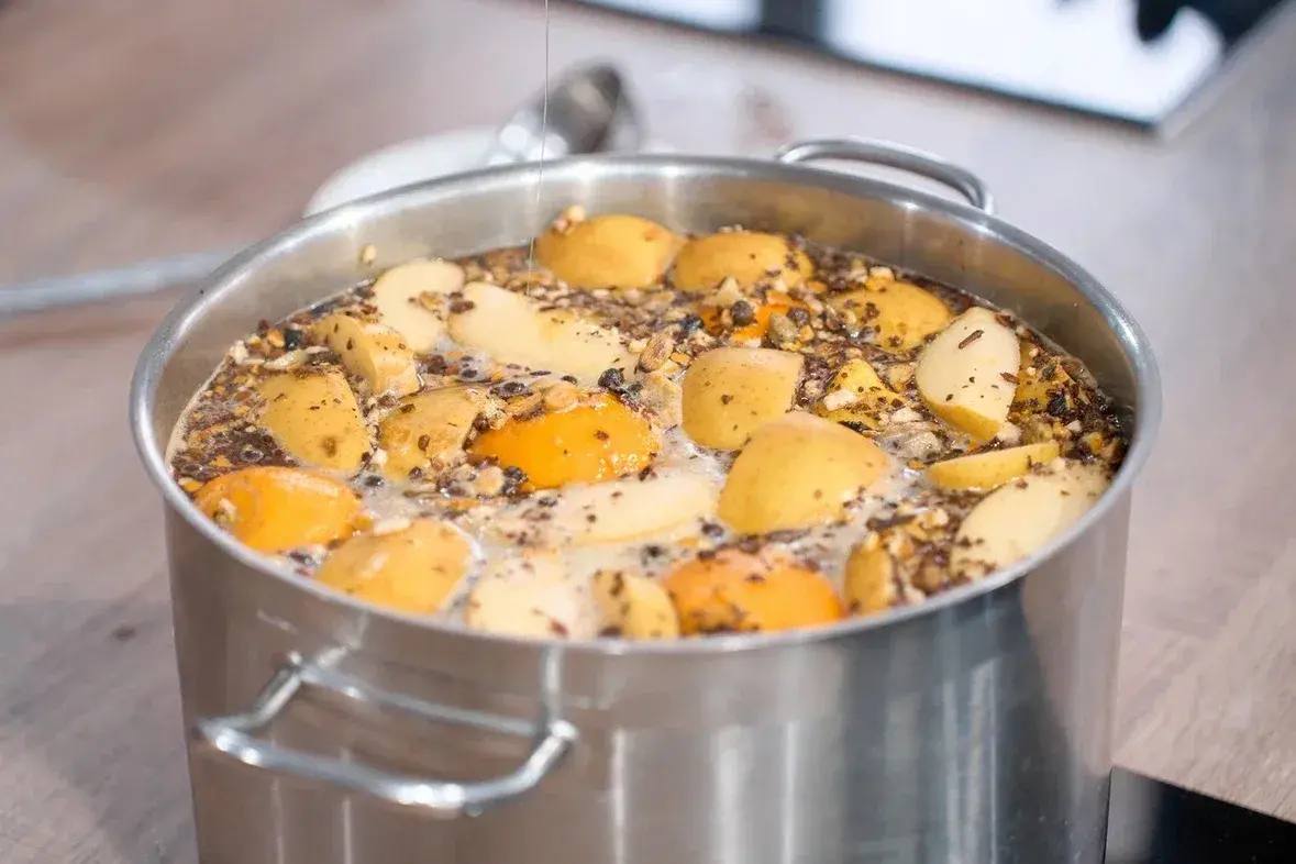 Иностранные слушатели АГУ познакомились с русской кухней на мастер-классе с ректором Иностранные слушатели АГУ познакомились с русской кухней на мастер-классе с ректором