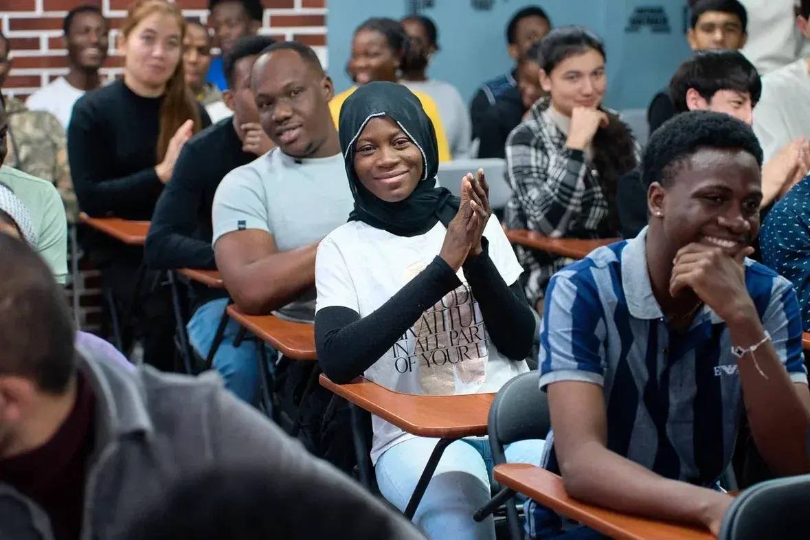 Иностранные слушатели АГУ познакомились с русской кухней на мастер-классе с ректором Иностранные слушатели АГУ познакомились с русской кухней на мастер-классе с ректором