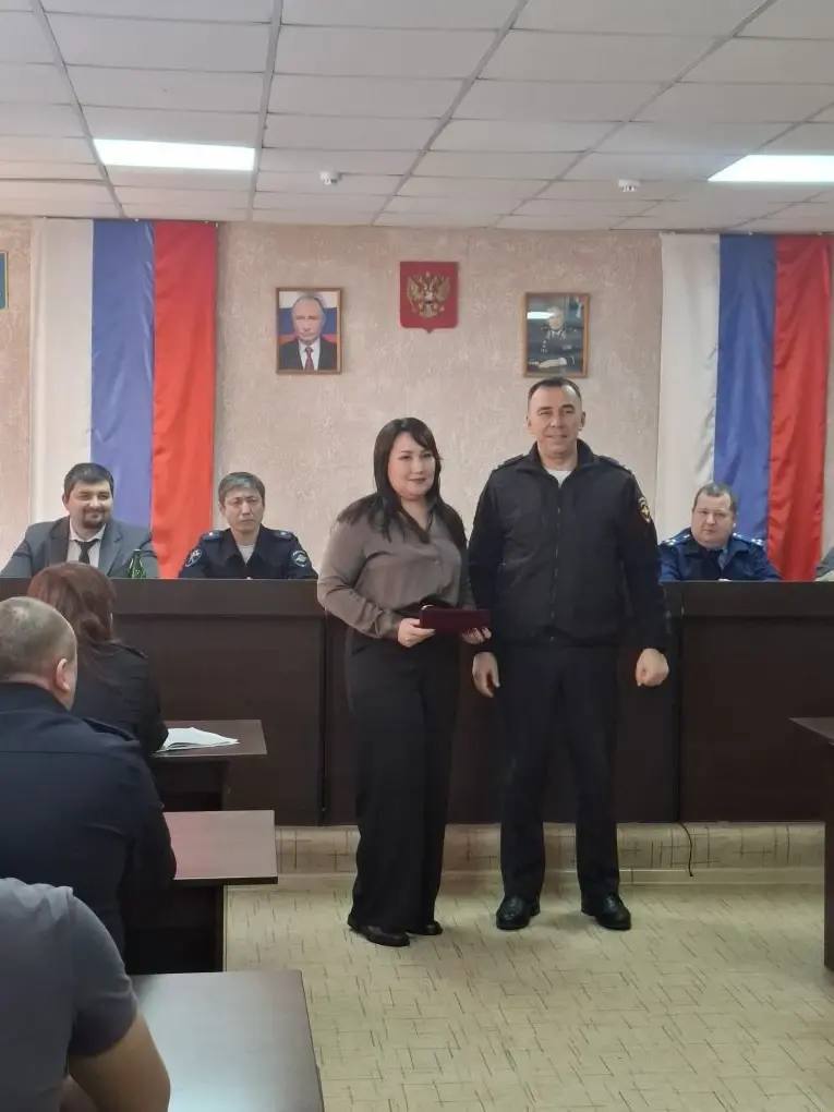 В Астраханской области полицейские поблагодарили сотрудников охранных предприятий и дружинников за совместную работу В Астраханской области полицейские поблагодарили сотрудников охранных предприятий и дружинников за совместную работу