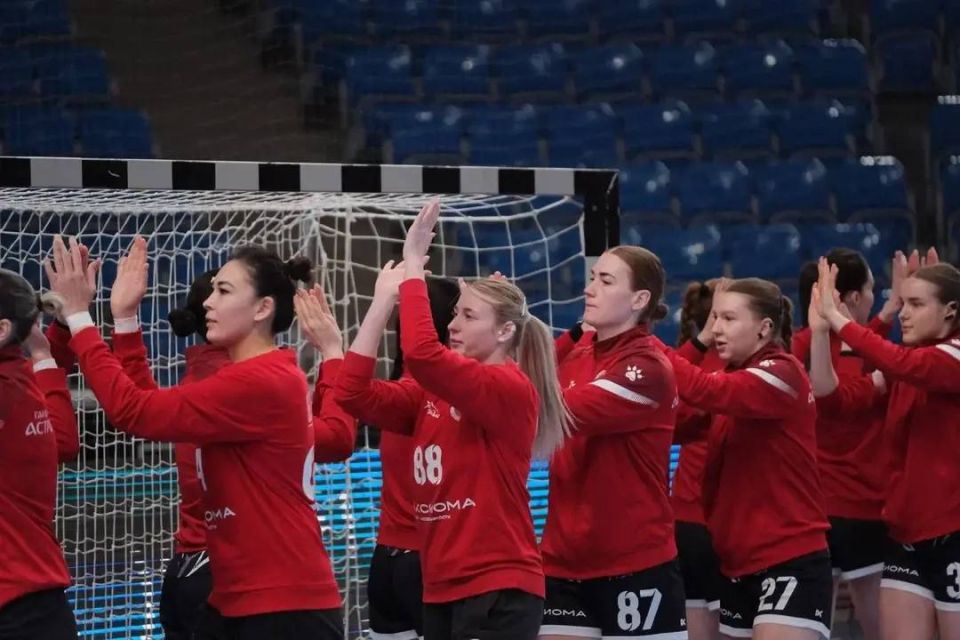 Астраханские гандболистки обыграли команду из Майкопа