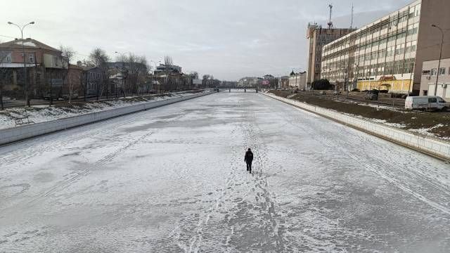 Спасатели напоминают о правилах поведения на льду