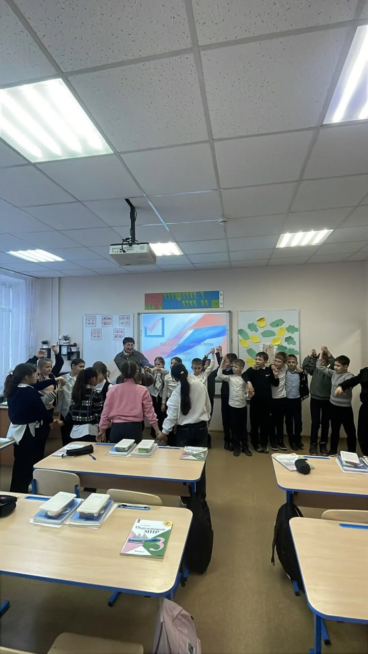 Внеурочное мероприятие «Вместе мы - сила! Голосуем за Россию!», посвященное открытию Года единства народов России, провели с учащимися начальных классов города Нариманов представители ТИК района Внеурочное мероприятие «Вместе мы - сила! Голосуем за Россию!», посвященное открытию Года единства народов России, провели с учащимися начальных классов города Нариманов представители ТИК района