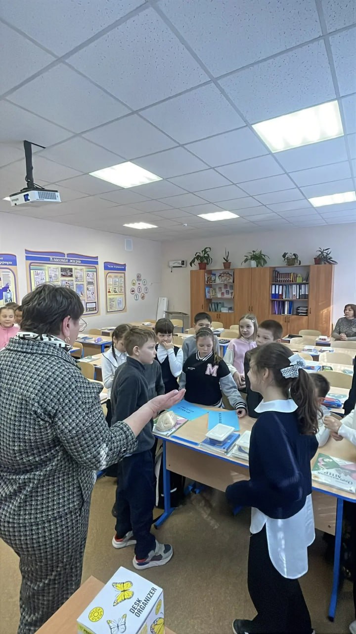 Внеурочное мероприятие «Вместе мы - сила! Голосуем за Россию!», посвященное открытию Года единства народов России, провели с учащимися начальных классов города Нариманов представители ТИК района Внеурочное мероприятие «Вместе мы - сила! Голосуем за Россию!», посвященное открытию Года единства народов России, провели с учащимися начальных классов города Нариманов представители ТИК района