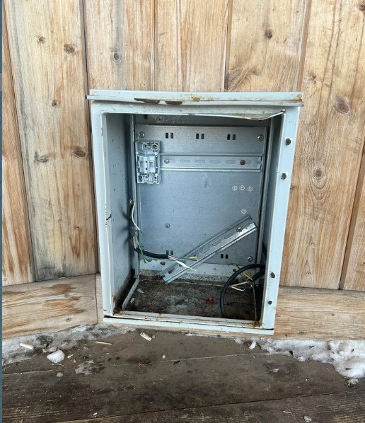 Что случилось с электрическими щитками в Летном парке?