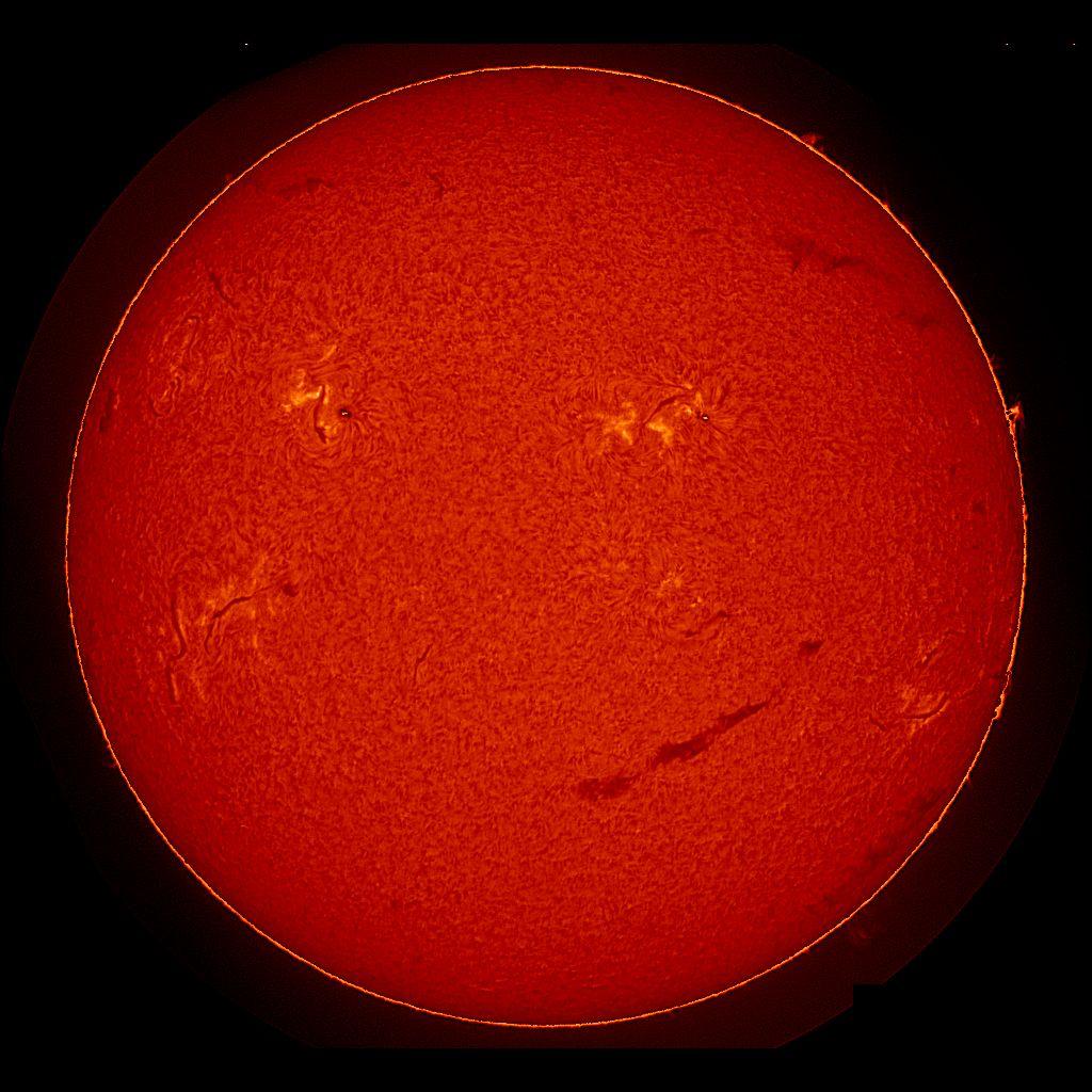 Солнце с «ухмылкой» посмотрело на Землю