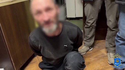 Астраханские киберполицейские совместно с региональным УФСБ при силовой поддержке бойцов Росгвардии задержали троих злоумышленников, помогавших телефонным мошенникам обеспечивать работу сим-боксов