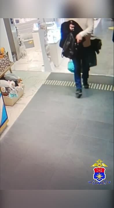 Сотрудники транспортной полиции Пулково раскрыли кражу в магазине беспошлинной торговли