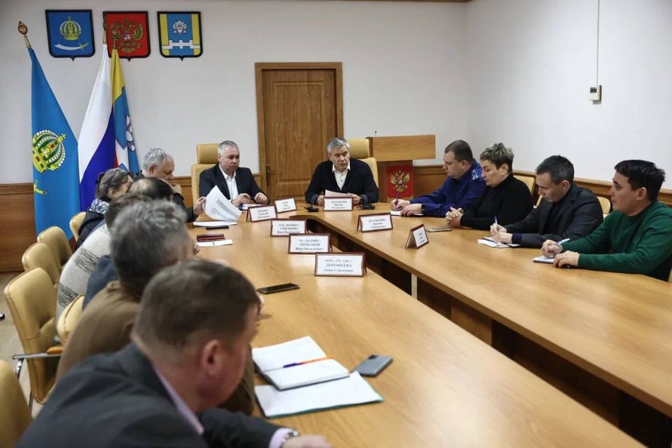 Михаил Богомолов провел выездное совещание в Наримановском районе Астраханской области по вопросам ЖКХ