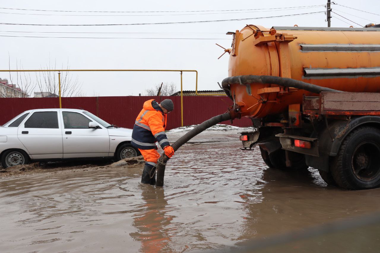 В Ахтубинске продолжается устранение последствий изменения погодных условий В Ахтубинске продолжается устранение последствий изменения погодных условий