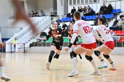 Астраханские гандболистки обыграли команду из Уфы