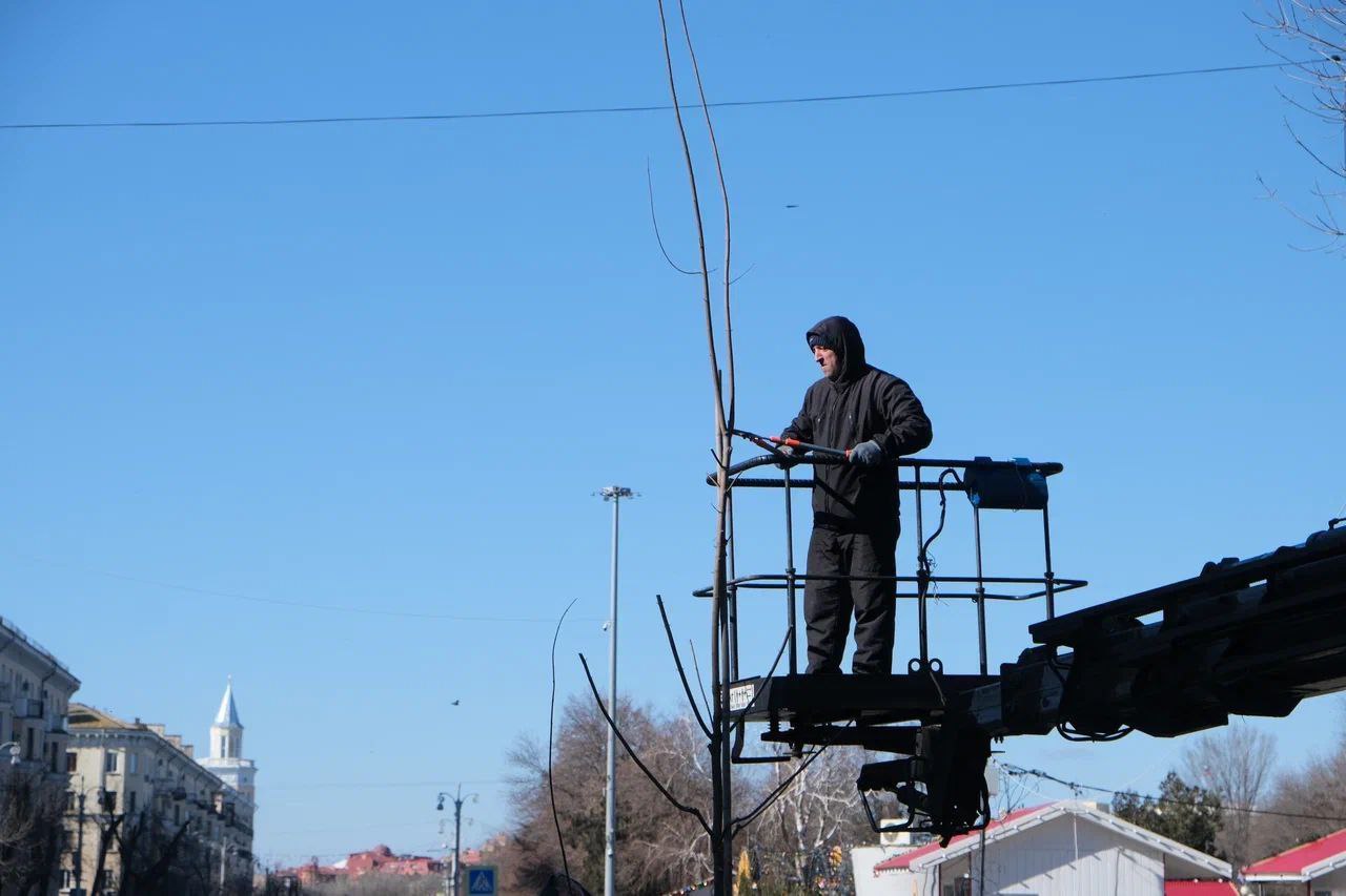 Игорь Редькин: В городе потеплело, и мы начали готовить зелёные зоны к весне Игорь Редькин: В городе потеплело, и мы начали готовить зелёные зоны к весне