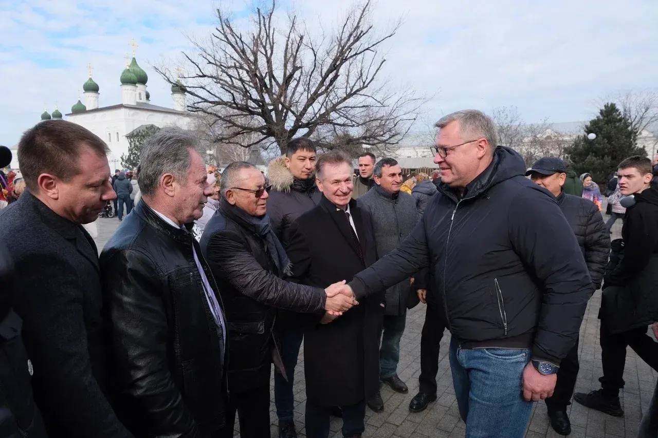 В Астраханском кремле с размахом отметили Масленицу: праздник объединил представителей более 150 национальностей В Астраханском кремле с размахом отметили Масленицу: праздник объединил представителей более 150 национальностей