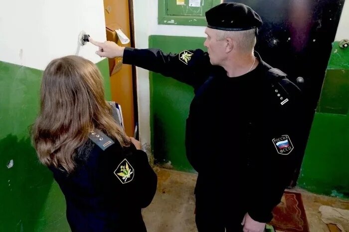 Судебные приставы понесли наказание за выселение пенсионера из-за небольшого долга