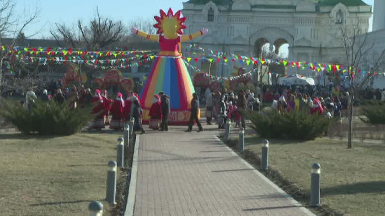 Прямо сейчас в стенах Астраханского Кремля проходит празднование Масленицы Прямо сейчас в стенах Астраханского Кремля проходит празднование Масленицы
