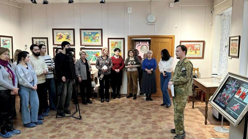 В Астраханской картинной галерее открылась выставка «Искусство побеждать» В Астраханской картинной галерее открылась выставка «Искусство побеждать»