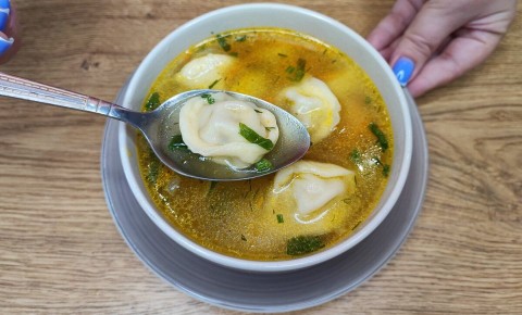 Пельменный суп: быстро и вкусно для всей семьи