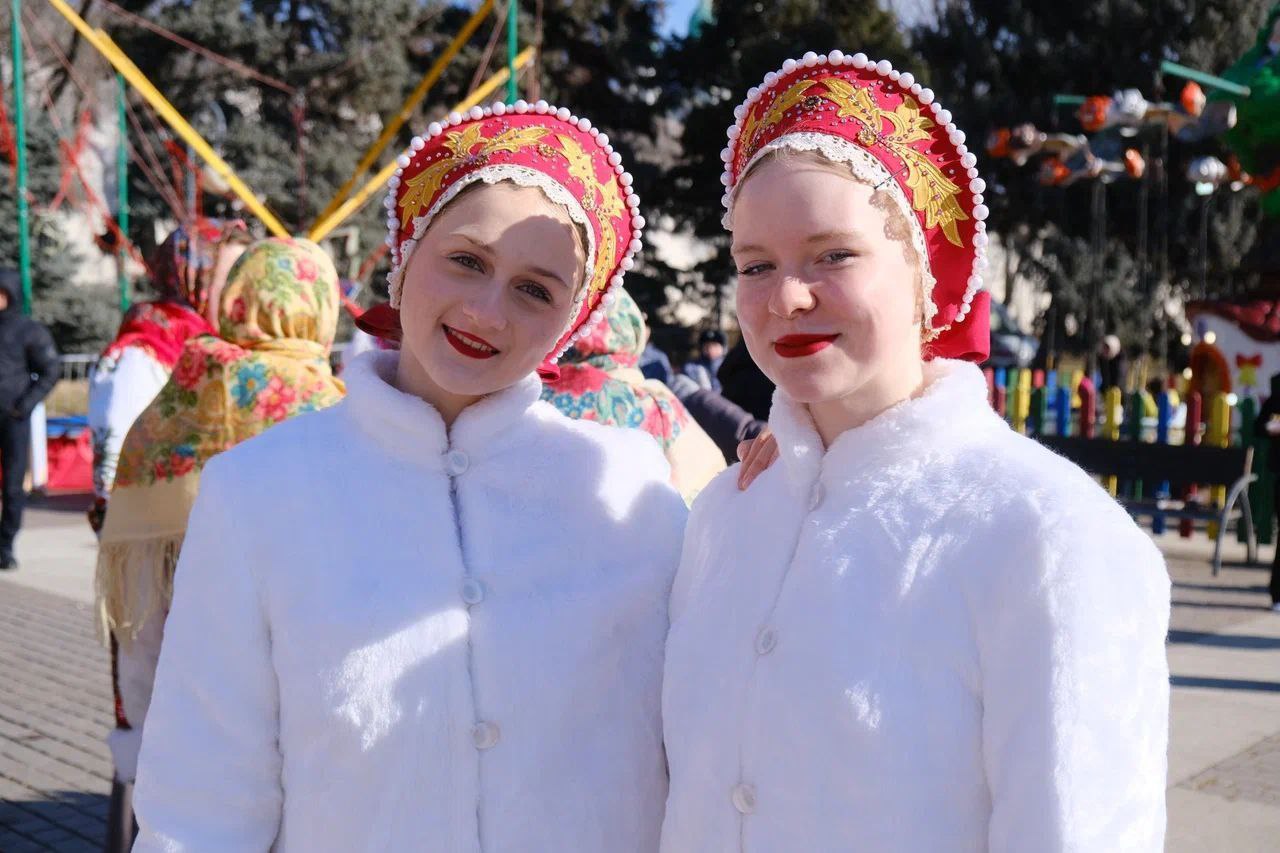 Масленица, которая согрела тысячи сердец: сегодня на площади Ленина ярко и весело проводили зиму Масленица, которая согрела тысячи сердец: сегодня на площади Ленина ярко и весело проводили зиму