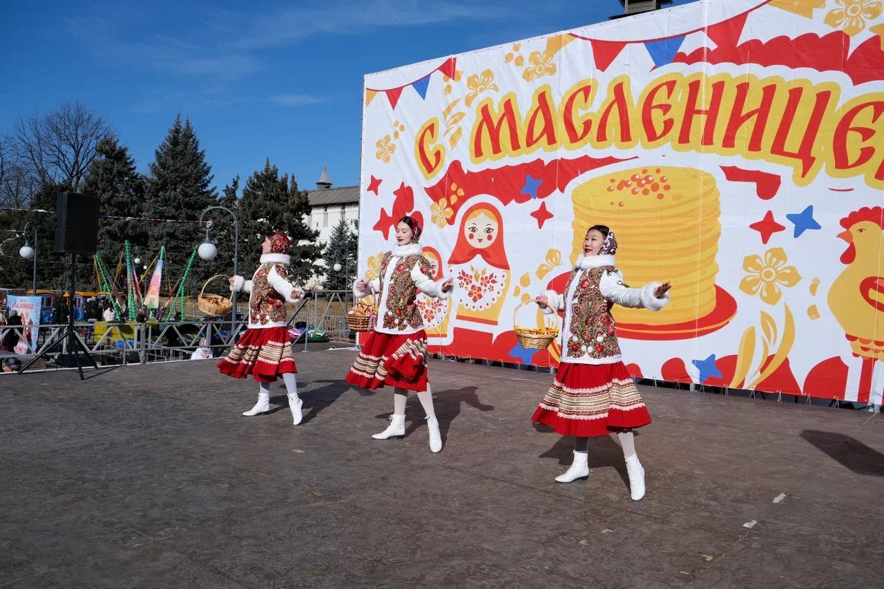 Масленица, которая согрела тысячи сердец: сегодня на площади Ленина ярко и весело проводили зиму Масленица, которая согрела тысячи сердец: сегодня на площади Ленина ярко и весело проводили зиму