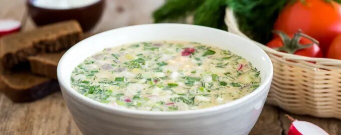 Летняя окрошка на кефире: легкое и вкусное блюдо всего за 35 калорий