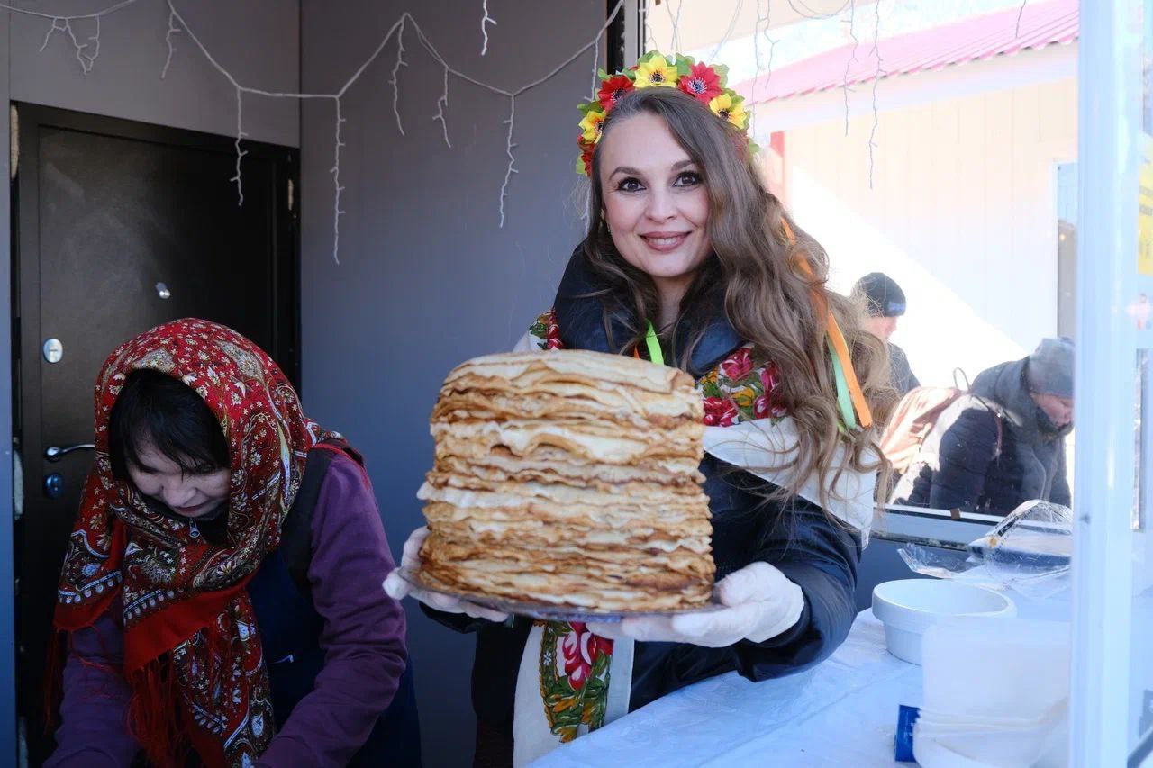 Масленица, которая согрела тысячи сердец: сегодня на площади Ленина ярко и весело проводили зиму Масленица, которая согрела тысячи сердец: сегодня на площади Ленина ярко и весело проводили зиму