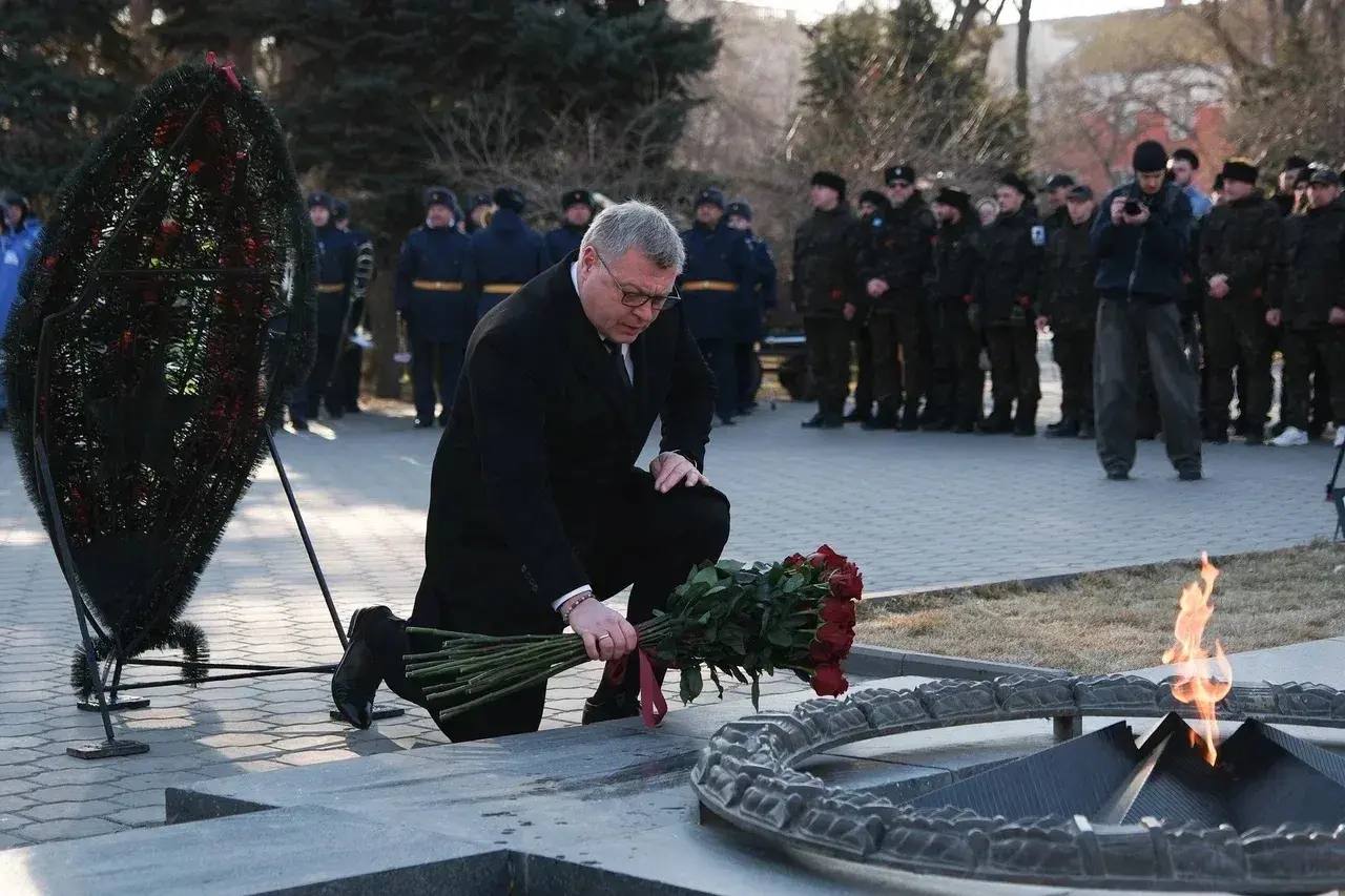 В День защитника Отечества Игорь Бабушкин почтил память погибших воинов В День защитника Отечества Игорь Бабушкин почтил память погибших воинов