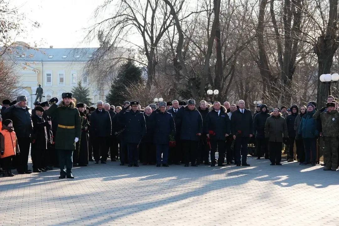 В День защитника Отечества Игорь Бабушкин почтил память погибших воинов В День защитника Отечества Игорь Бабушкин почтил память погибших воинов