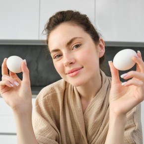 Неожиданный кулинарный трюк: зачем трясти куриные яйца перед варкой