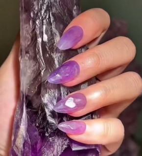 Ногти из драгоценных камней: новое слово в маникюре?