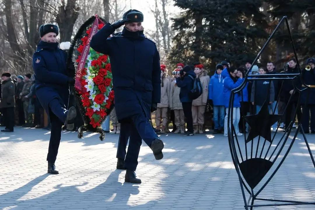 В День защитника Отечества Игорь Бабушкин почтил память погибших воинов В День защитника Отечества Игорь Бабушкин почтил память погибших воинов