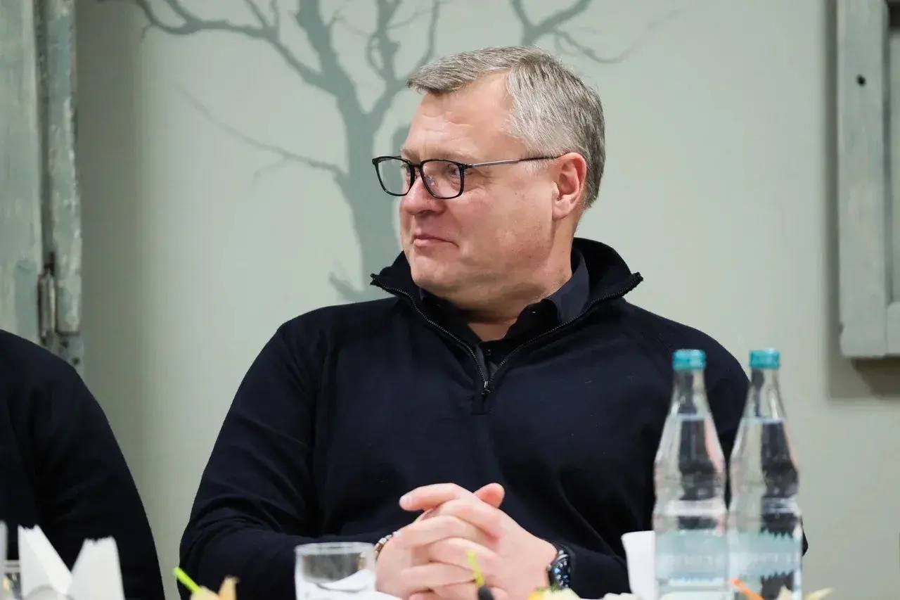 Губернатор Игорь Бабушкин встретился с астраханскими «Победоносцами» Губернатор Игорь Бабушкин встретился с астраханскими «Победоносцами»