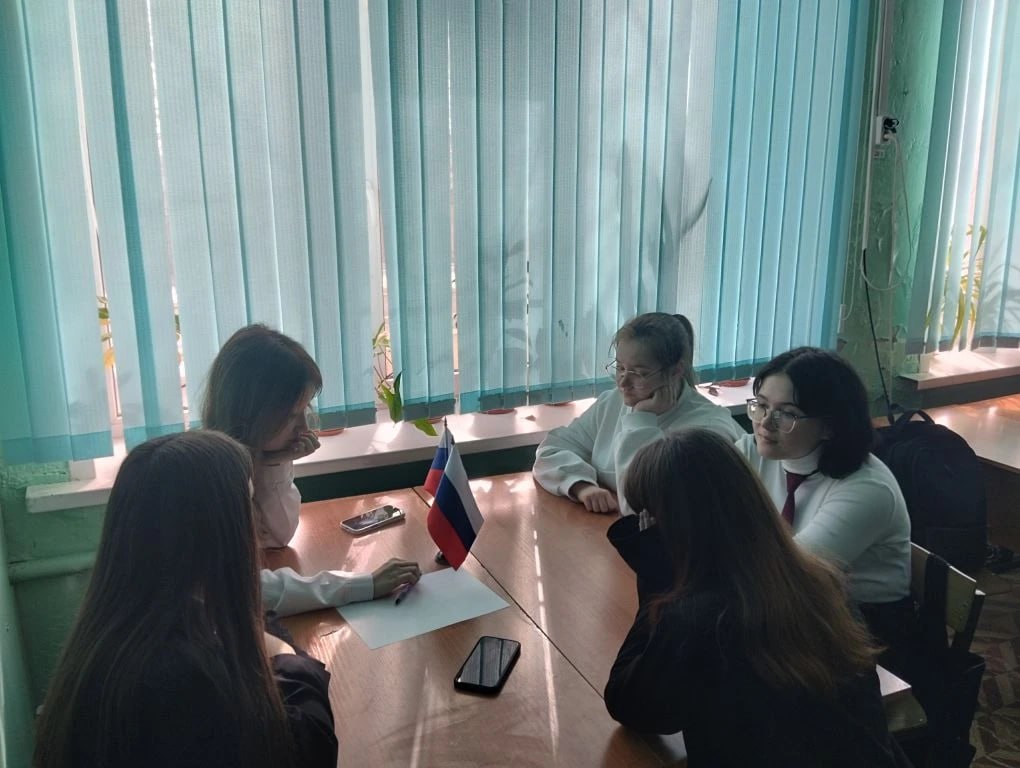 В Красноярской средней школе № 1 состоялся живой диалог о выборах В Красноярской средней школе № 1 состоялся живой диалог о выборах