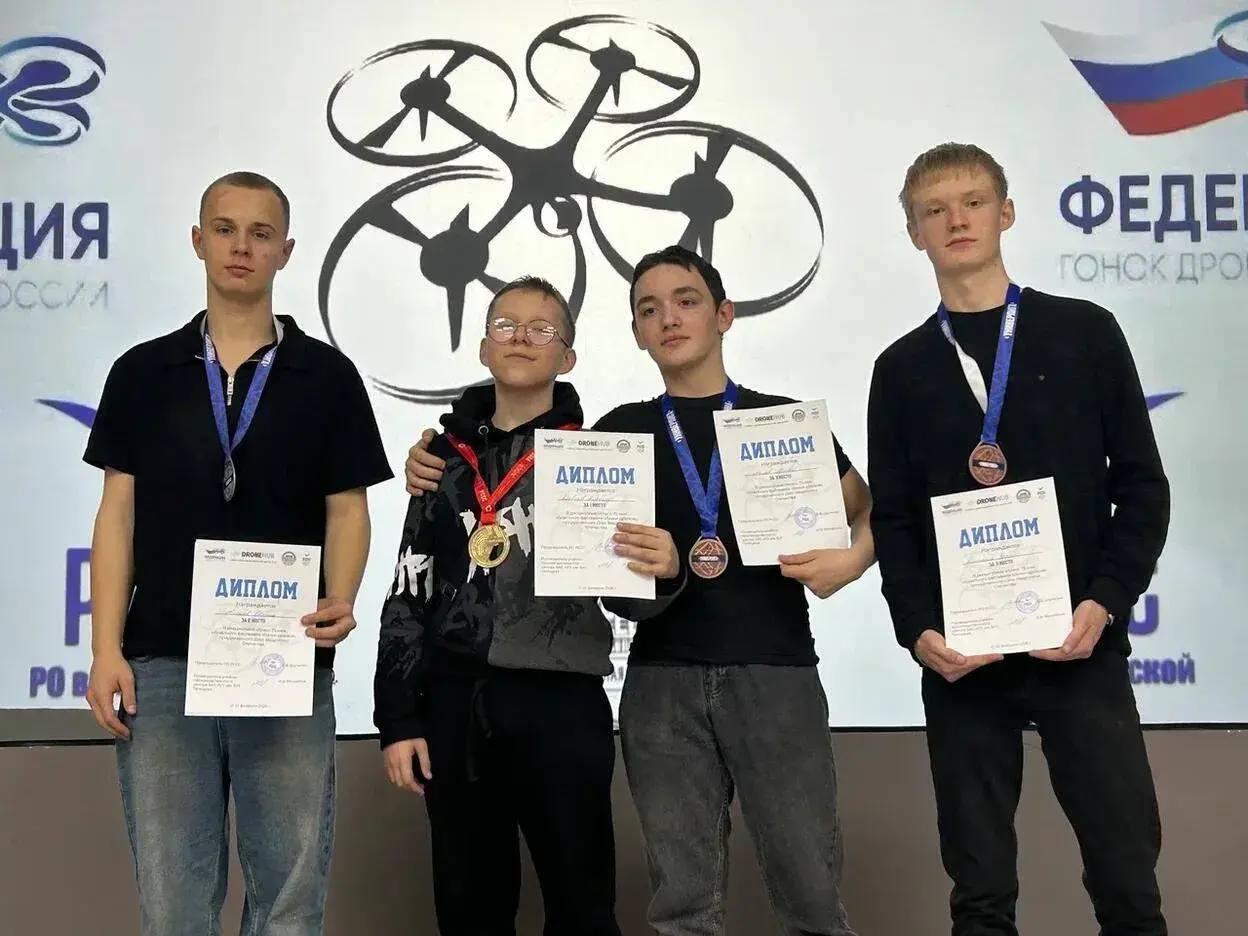 В Астрахани провели двухдневный фестиваль «Гонки дронов», приуроченный ко Дню защитника Отечества