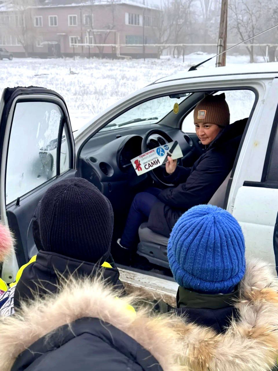 Сотрудники Госавтоинспекции Ахтубинского района в рамках профилактической работы по предупреждению детского дорожно-транспортного травматизма посетили Центр развития ребенка Сотрудники Госавтоинспекции Ахтубинского района в рамках профилактической работы по предупреждению детского дорожно-транспортного травматизма посетили Центр развития ребенка