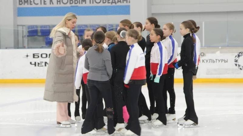 Звезда мирового фигурного катания провела мастер-класс для астраханских детей Звезда мирового фигурного катания провела мастер-класс для астраханских детей