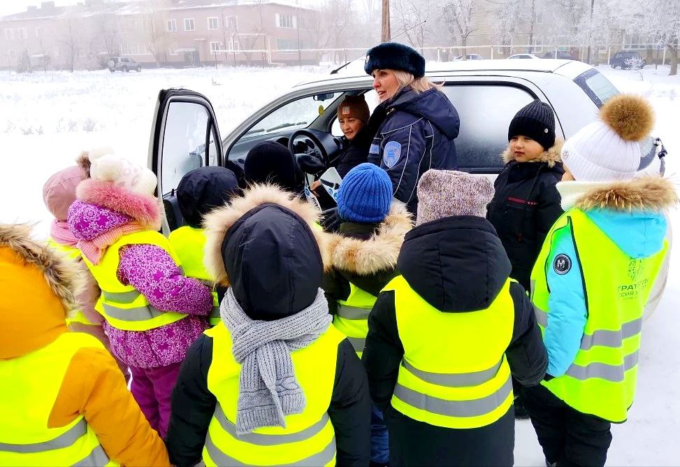 Сотрудники Госавтоинспекции Ахтубинского района в рамках профилактической работы по предупреждению детского дорожно-транспортного травматизма посетили Центр развития ребенка Сотрудники Госавтоинспекции Ахтубинского района в рамках профилактической работы по предупреждению детского дорожно-транспортного травматизма посетили Центр развития ребенка