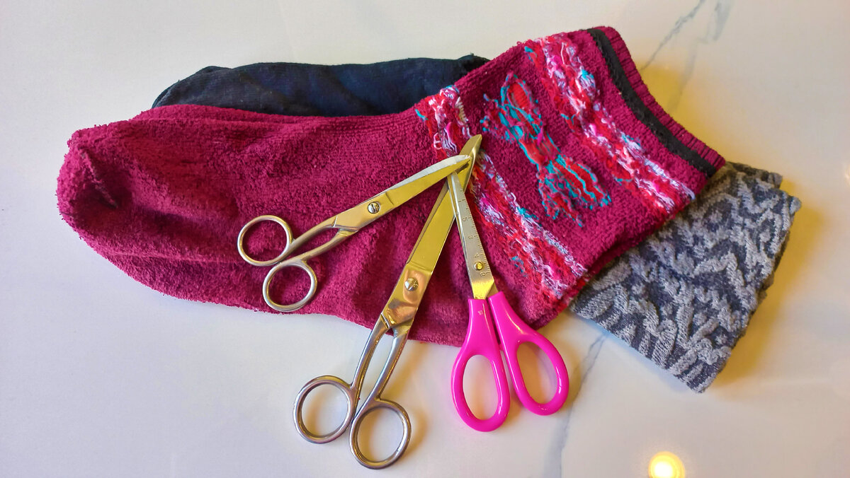 Как сделать полезную тряпку для уборки из старых носков