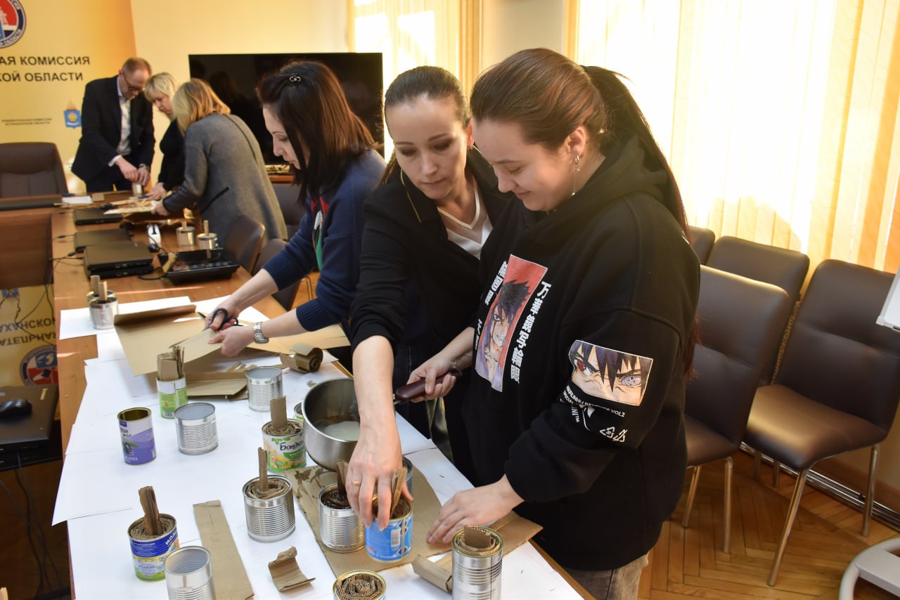 Сегодня представители избирательных комиссий всех уровней в очередной раз объединились ради благородной цели: поддержать наших защитников на передовой и передать им частичку самого настоящего тепла! Сегодня представители избирательных комиссий всех уровней в очередной раз объединились ради благородной цели: поддержать наших защитников на передовой и передать им частичку самого настоящего тепла!