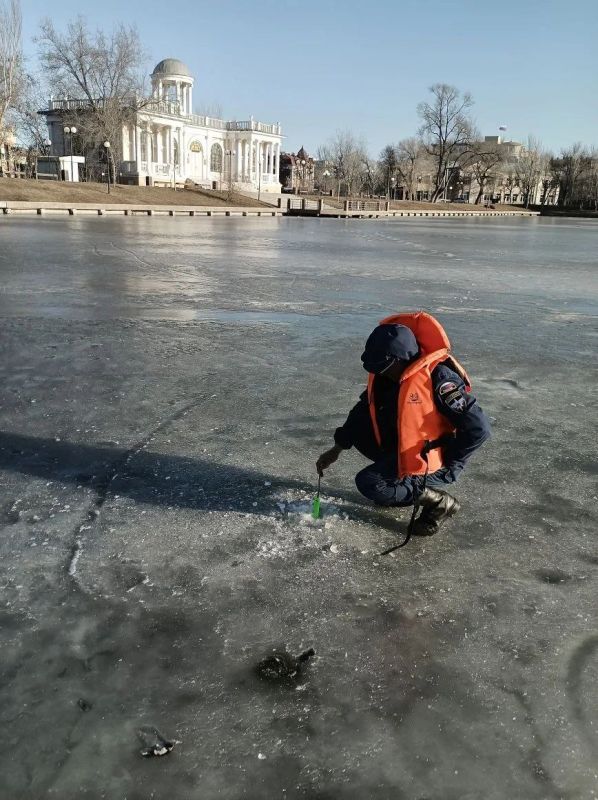 Астраханцев предупредили о смертельной опасности на льду