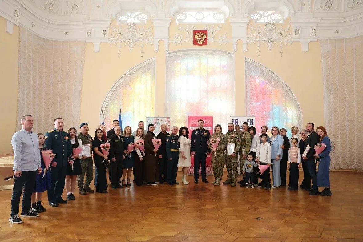 В Астрахани чествовали 11 семей военнослужащих В Астрахани чествовали 11 семей военнослужащих