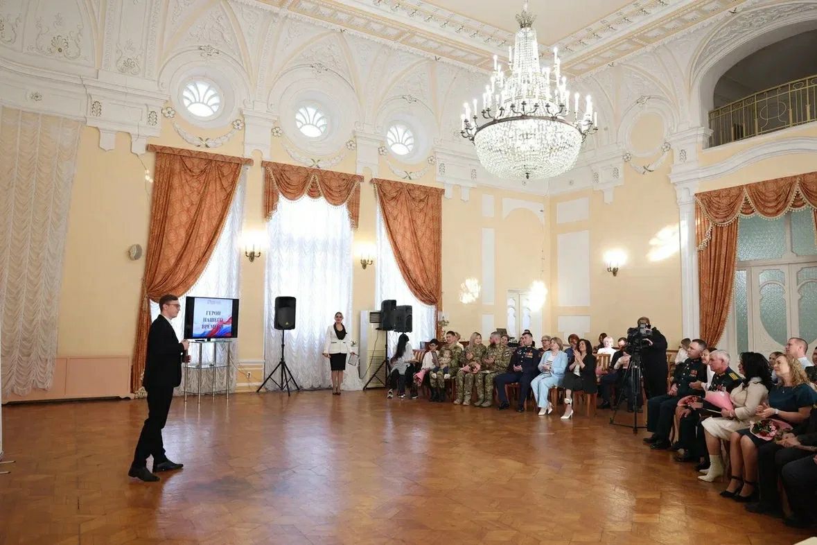 В Астрахани чествовали 11 семей военнослужащих В Астрахани чествовали 11 семей военнослужащих