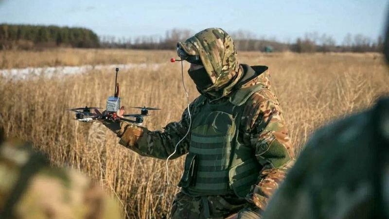 Астраханского бойца СВО ждут домой с победой три дочери