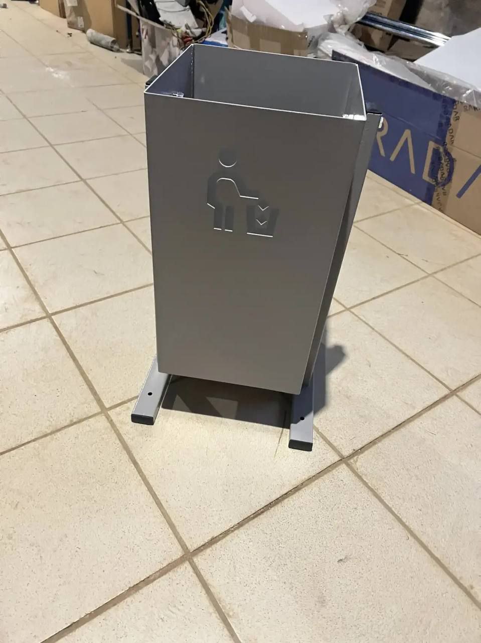 Обновление городской инфраструктуры: новые урны на остановках Обновление городской инфраструктуры: новые урны на остановках