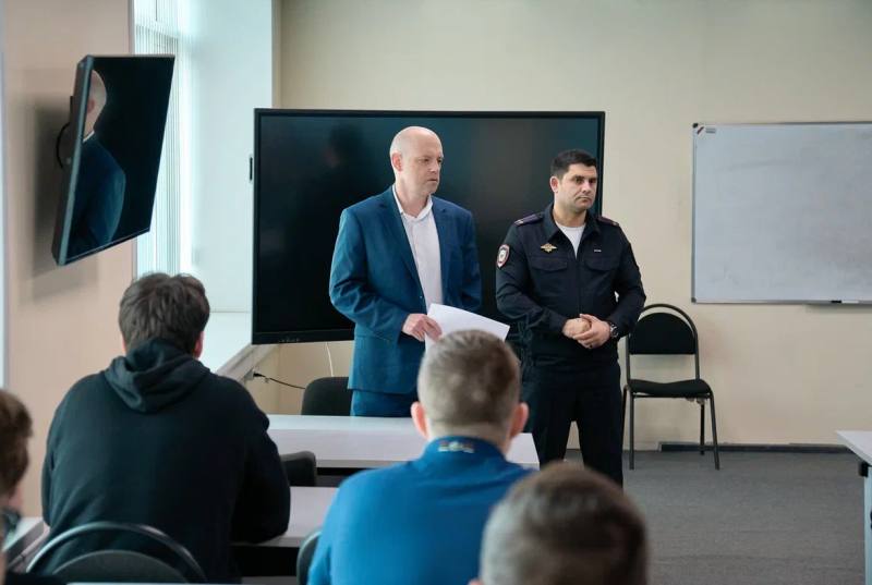 Студентам IT-специальностей рассказали о работе подразделений по борьбе с киберпреступностью