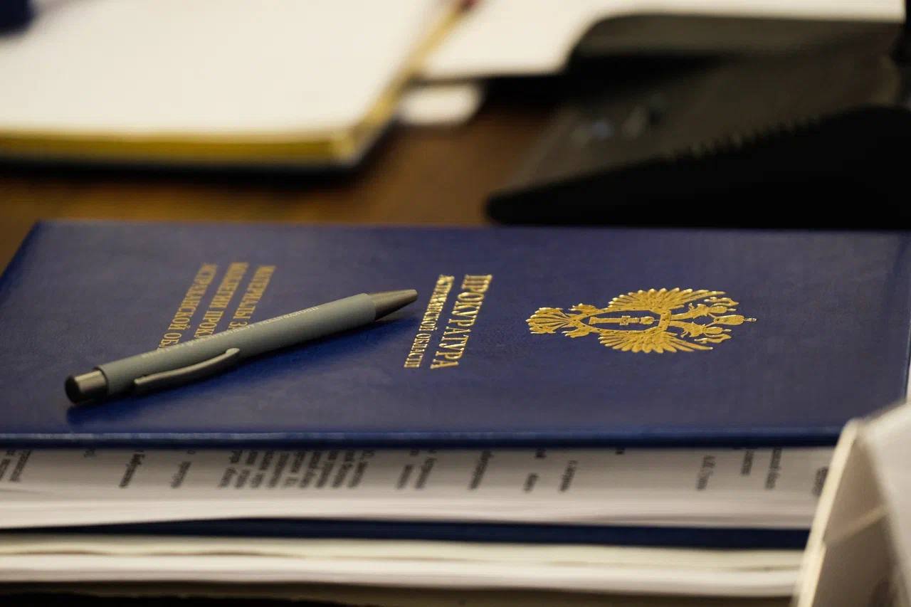 Прокуратура утвердила обвинительное заключение за совершение мошенничества группой лиц по предварительному сговору, лицом с использованием своего служебного положения, на сумму более 300 тысяч рублей