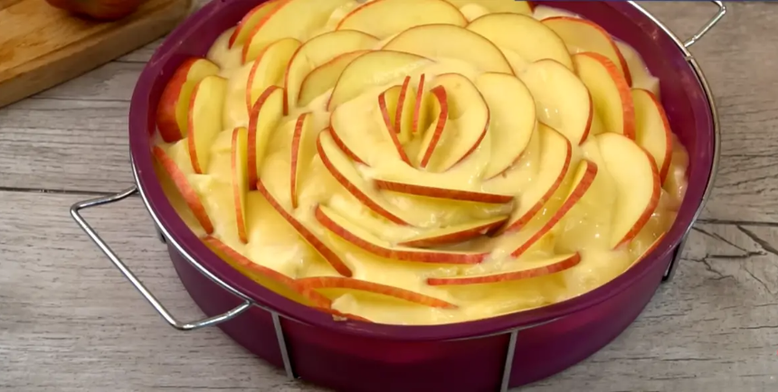 Как приготовить идеальную шарлотку: простой рецепт для настоящих гурманов