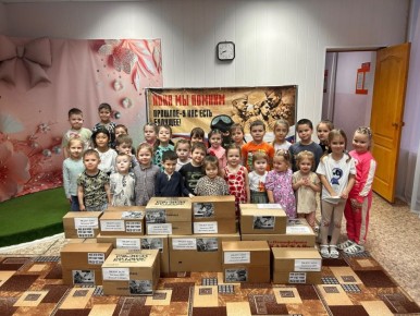 Волонтеры из детского сада в Астраханской области собрали помощь для военнослужащих