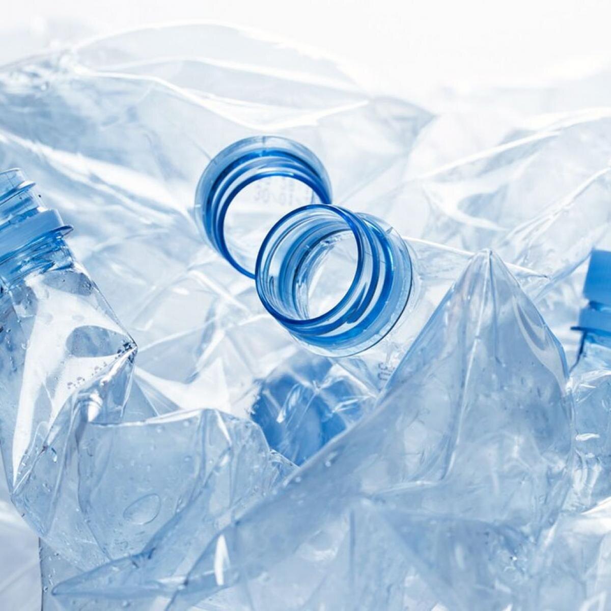 Как создать вертикальную грядку из пластиковых бутылок: простое руководство