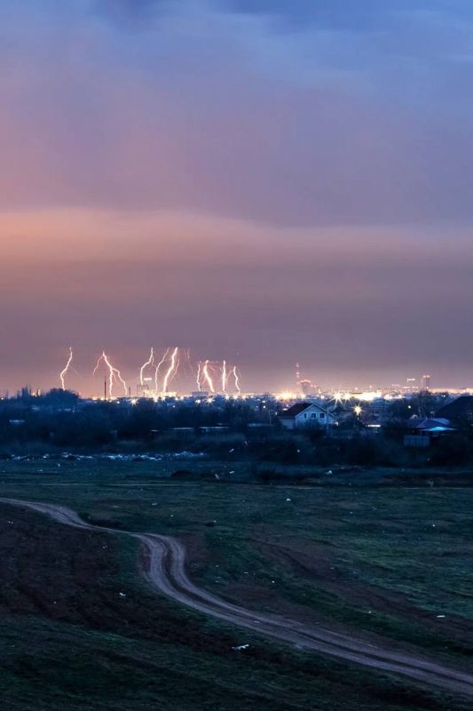 Над Астраханью прошла первая весенняя гроза