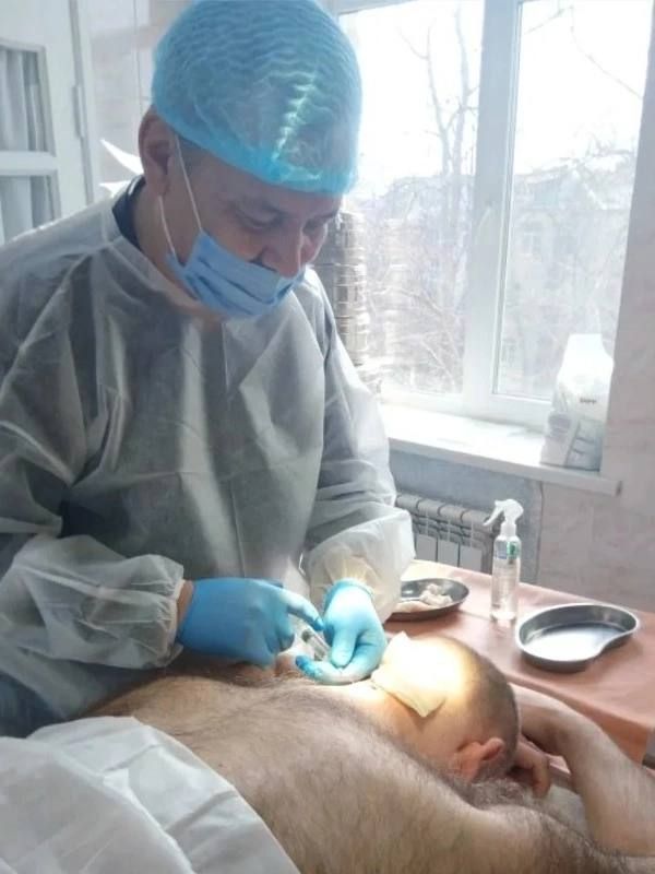 Астраханский хирург спас 10-дневного младенца в прифронтовой Кременной